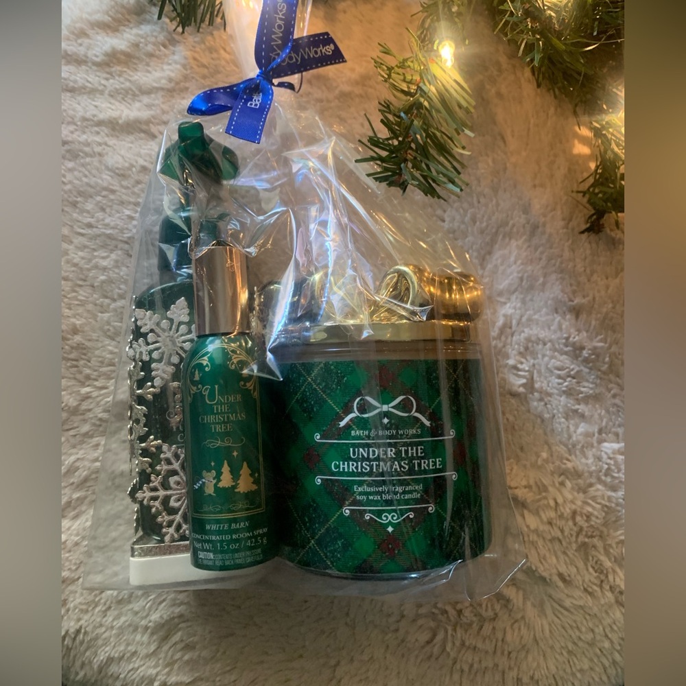 Bath and Body Works NEW Under the Christmas Tree gift set